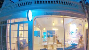 Façade de l’hébergement - soirée/nuit