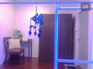 Habitación familiar | Ropa de cama hipoalergénica, cortinas blackout y wifi gratis