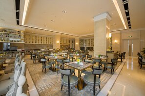 Breakfast, lunch and dinner served - The Mulian Hotel of Hangzhou Future Sci-Tech City (Hangzhou)