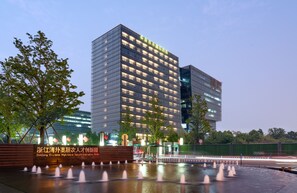 Front of property - The Mulian Hotel of Hangzhou Future Sci-Tech City (Hangzhou)
