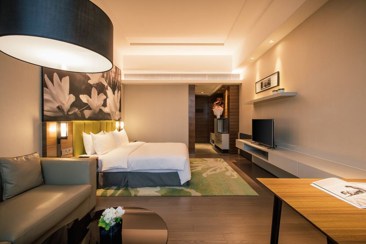 Executive Double Room | Minibar, desk, blackout curtains, free WiFi