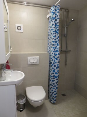 Bathroom - Studio apartment in heart of Reykjavik (Reykjavik)