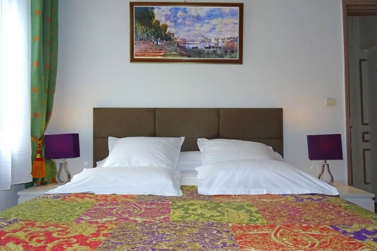 Double Room (La Gaillette) | Desk, blackout drapes, soundproofing, WiFi (free)