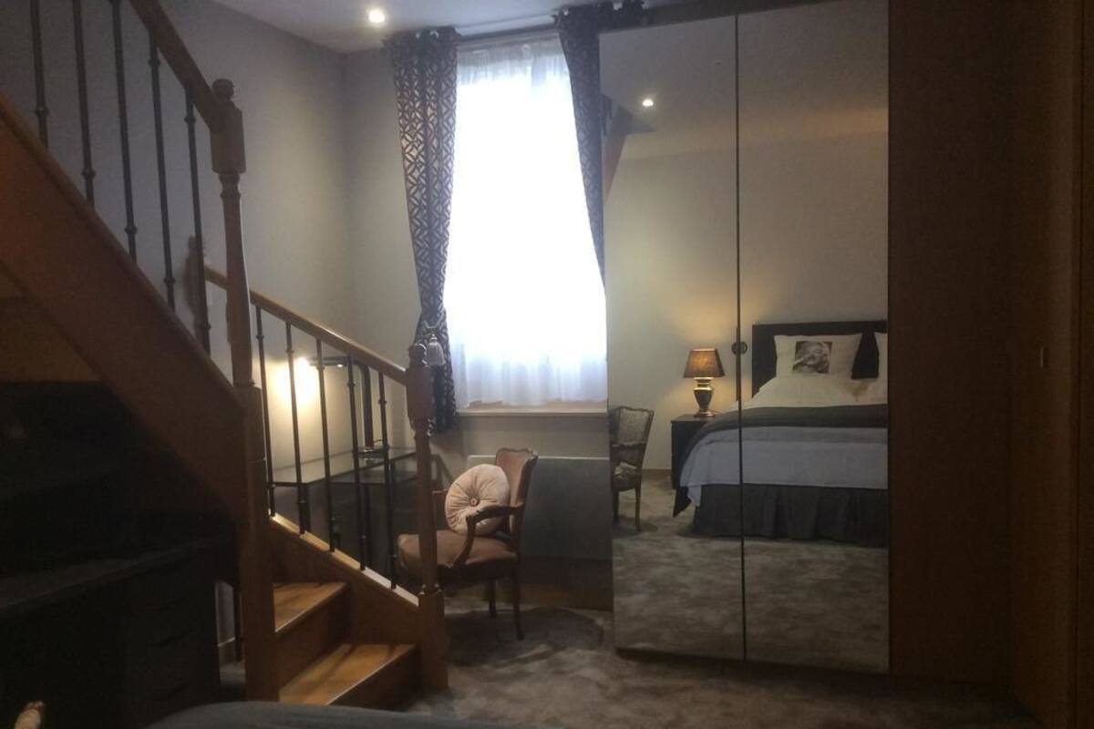 Duplex (La Berline) | Desk, blackout drapes, soundproofing, WiFi (free)