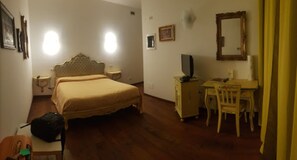 Habitación familiar | Escritorio, insonorización, wifi gratis y ropa de cama 