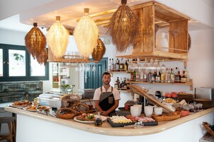 Free daily cooked-to-order breakfast 