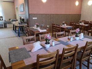 Free daily buffet breakfast