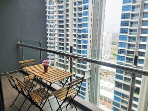 Apartamento, 3 quartos (Unit 5) | Área de estar | TV LCD
