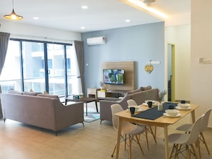 Appartement, 3 slaapkamers (Unit 3) | Woonruimte | Lcd-televisie