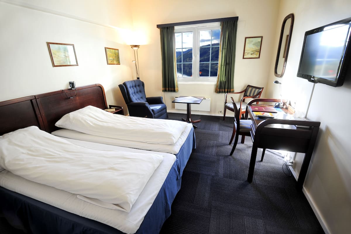 Room | Desk, free WiFi
