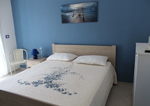 Desk, rollaway beds, free WiFi