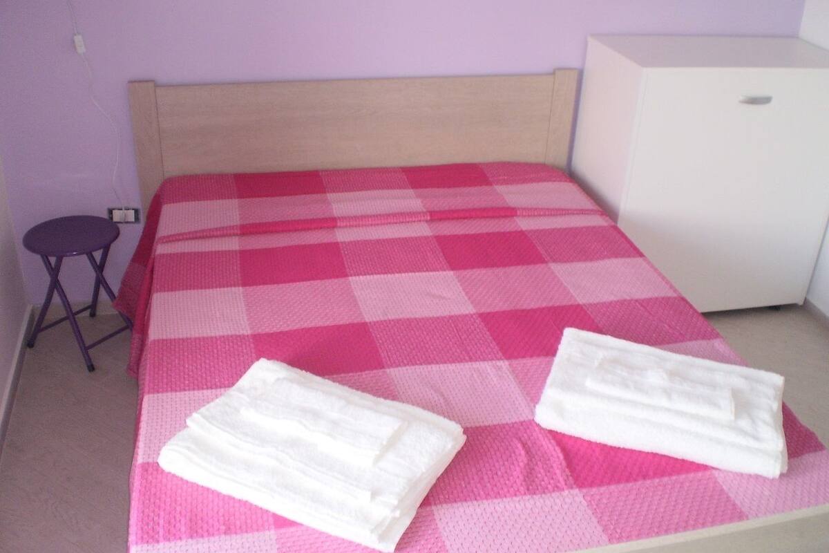 Desk, rollaway beds, free WiFi
