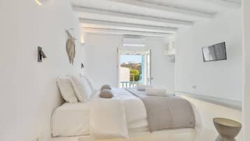 Mews Luxury Suite | Egyptian cotton sheets, premium bedding, down duvets, pillow-top beds
