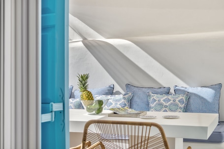Master Mews Suite with Private Courtyard | Terrace/patio