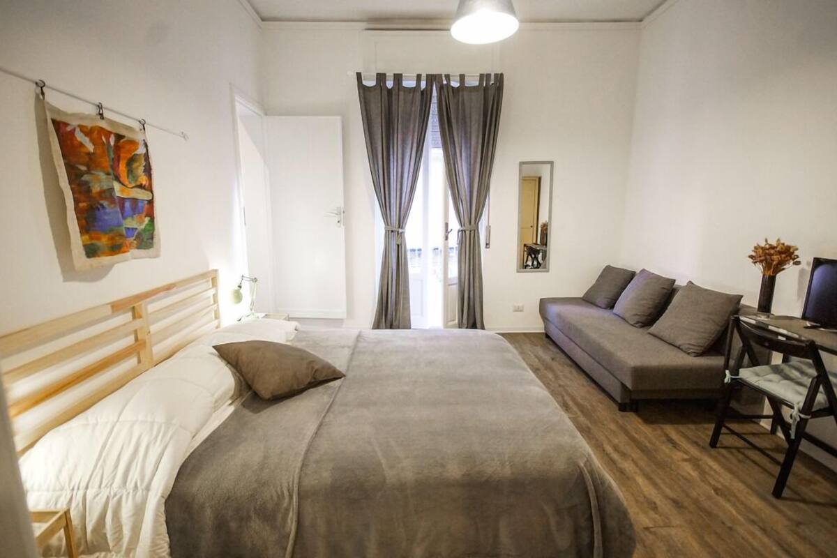 Desk, free cots/infant beds, free WiFi, bed sheets