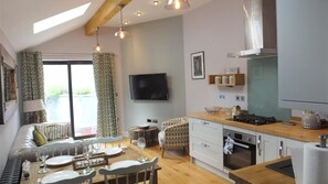 Ferienhaus (2 Bedrooms) | Wohnbereich | Flachbildfernseher