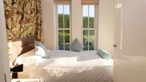 3 bedrooms, WiFi - Bryn y Mor 9 (Tenby)