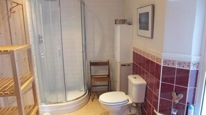 House (4 Bedrooms) | Bathroom | Soap, shampoo, toilet paper