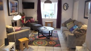 Living area - Kiwi Cottage (Tenby)