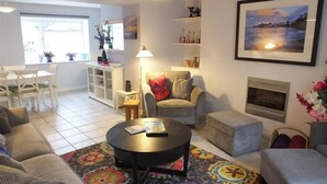Living area - Kiwi Cottage (Tenby)