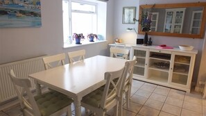 House (3 Bedrooms) | Dining