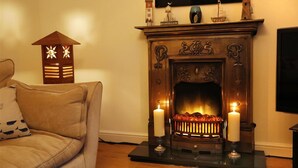 Unclassified image, 4 of 25, button - Victoria Street 34, Flat 3 (Tenby)