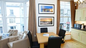 Unclassified image, 5 of 25, button - Victoria Street 34, Flat 3 (Tenby)