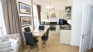 Unclassified image, 3 of 25, button - Victoria Street 34, Flat 3 (Tenby)