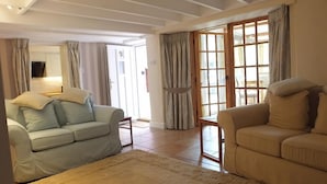 TV - The Old Coach House (Tenby)