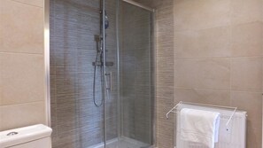 House (3 Bedrooms) | Bathroom