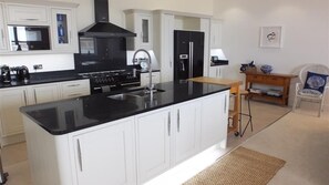 Fridge, microwave, oven, dishwasher - Newbridge House 3 (Tenby)