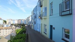 Unclassified image, 2 of 27, button - Newbridge House 3 (Tenby)