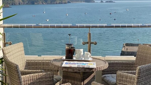 Outdoor dining - Newbridge House 3 (Tenby)