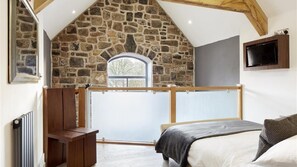 2 عدّة غرف نوم وبديكورات فريدة لكل غرفة وطراز فريد لكل وحدة