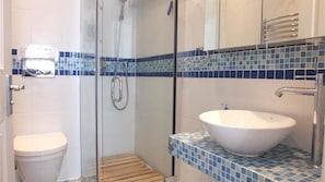 House (2 Bedrooms) | Bathroom | Towels