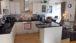 Unclassified image, 3 of 21, button - Paragon House 2 (Tenby)