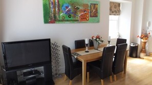 House (2 Bedrooms) | Dining