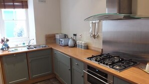 ميكروويف، فرن، غسالة أطباق، غلّاية كهربائية