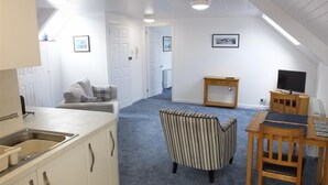 TV, DVD player - St Julian's View (Tenby)