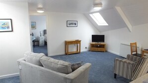 TV, DVD player - St Julian's View (Tenby)