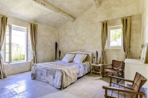 4 chambres, fer et planche à repasser, Wi-Fi, draps fournis