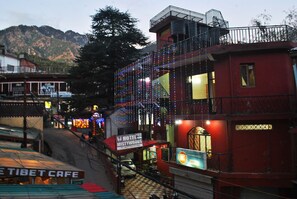 Front of property - Hotel Misty Woods (Dharamshala)