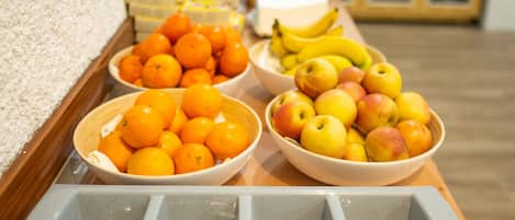 Tägliches Frühstücksbuffet (8 EUR pro Person)