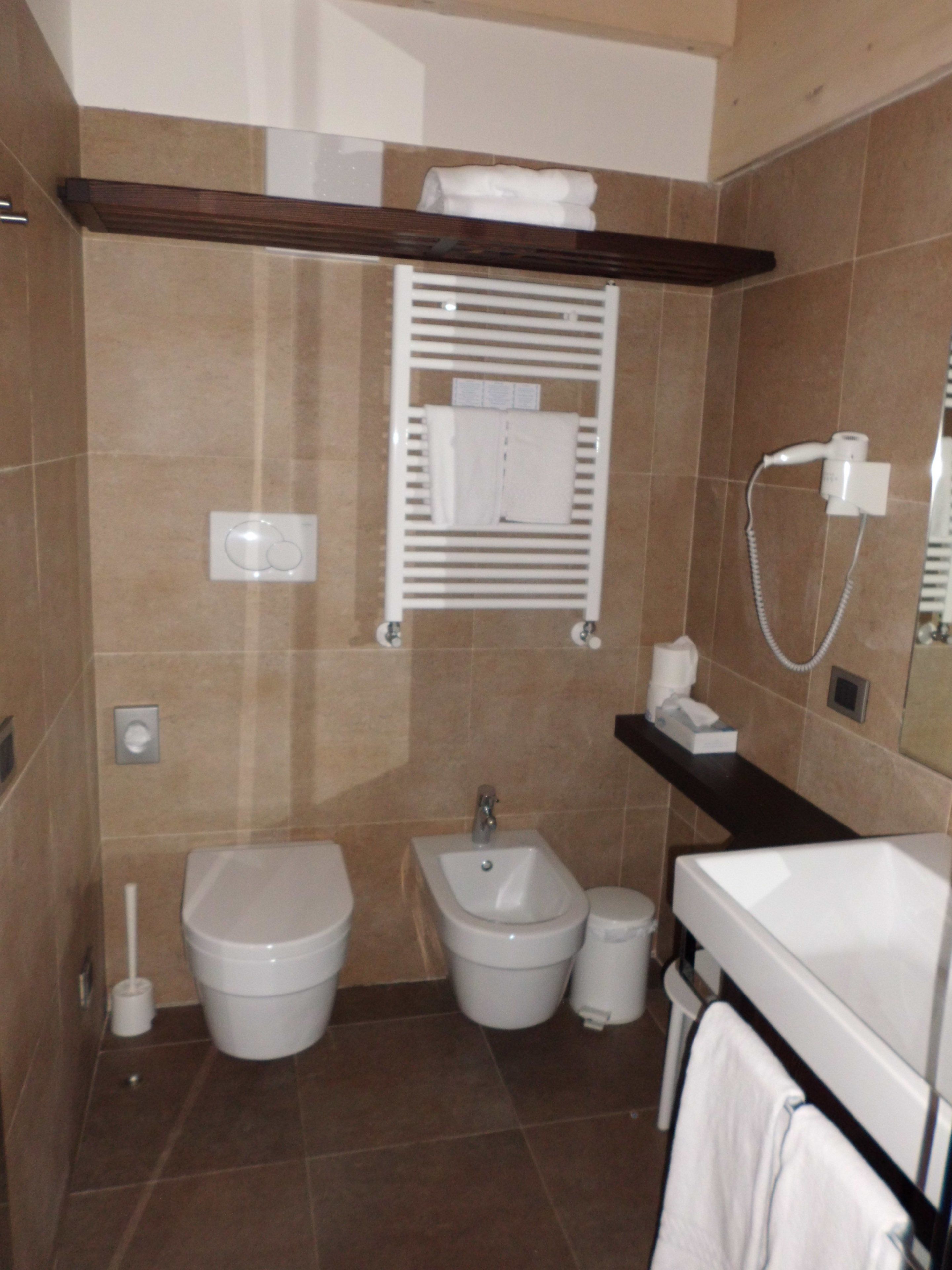 apartment | bathroom | shower, hair dryer, bidet, towels