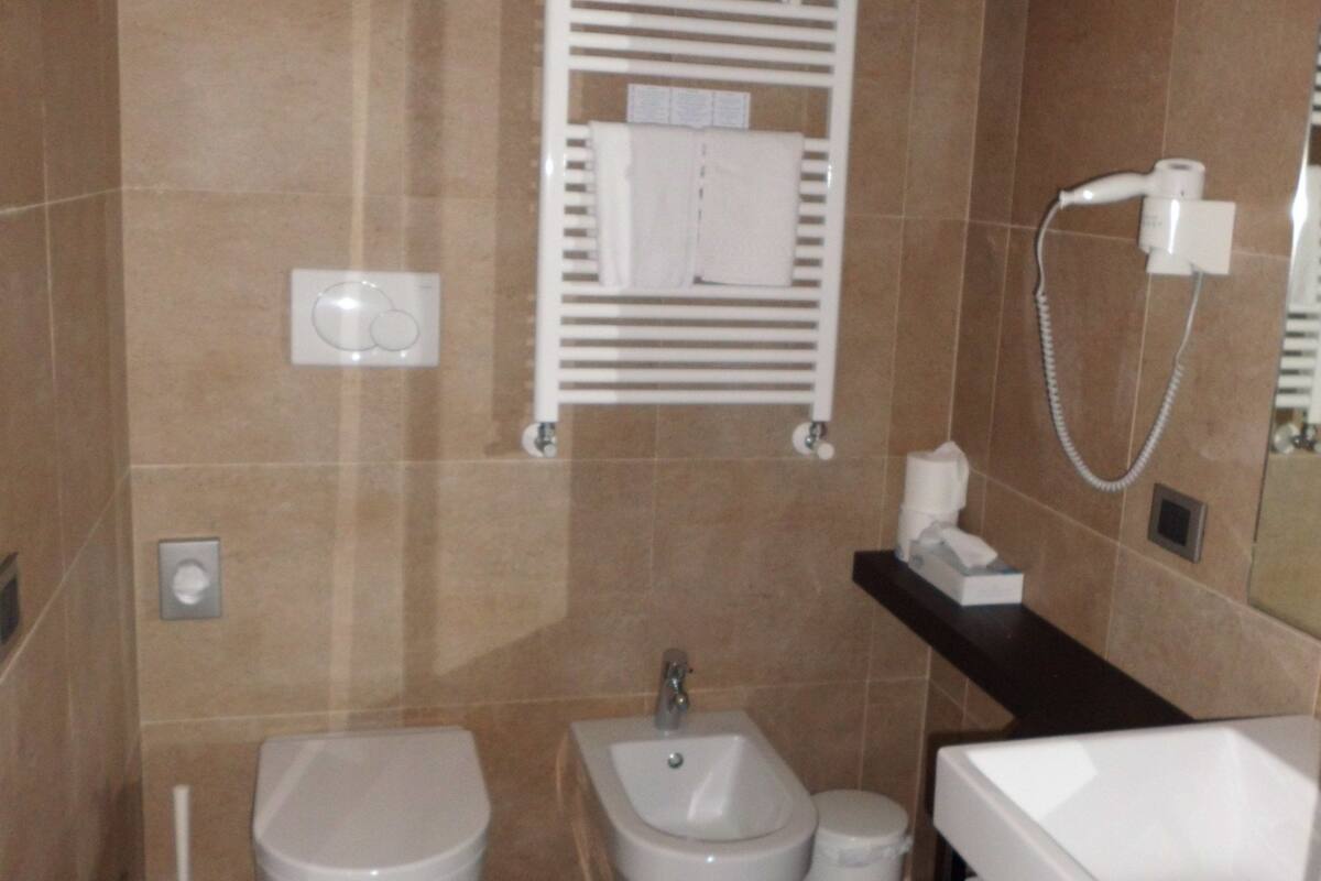 apartment | bathroom | shower, hair dryer, bidet, towels