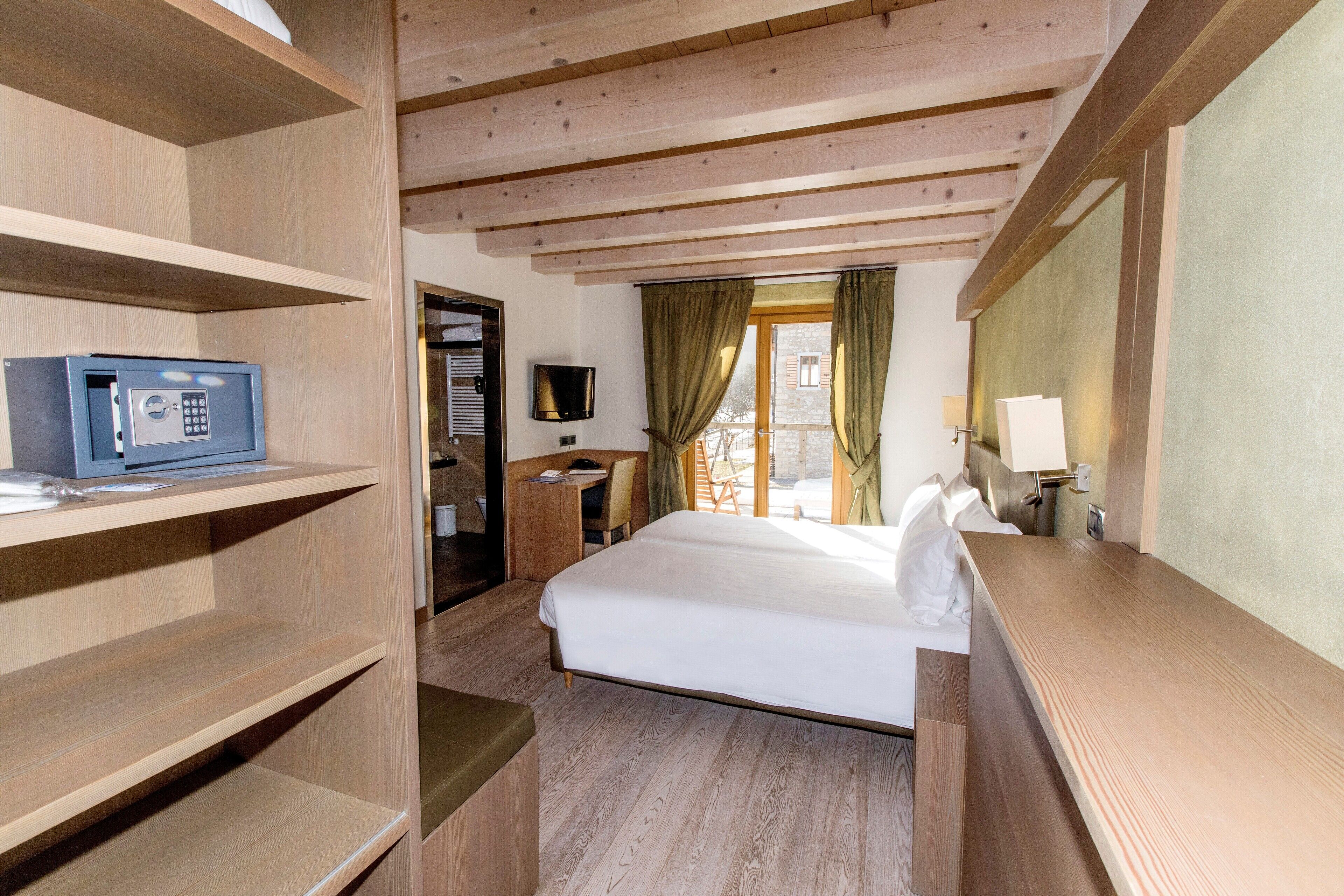 double or twin room | 1 bedroom, in-room safe, individually decorated, individually furnished