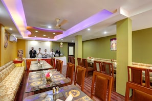 Breakfast buffet - Windsor Castle Inn (Bengaluru)