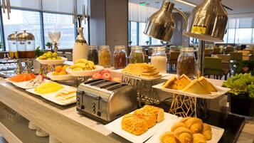 بوفيه فطور في أيام الأسبوع بتكلفة قدرها (48 CNY للشخص)