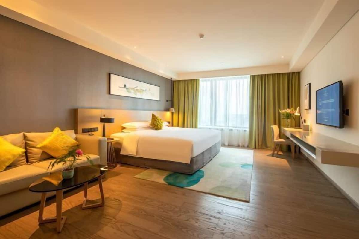 Blackout curtains, rollaway beds, free WiFi
