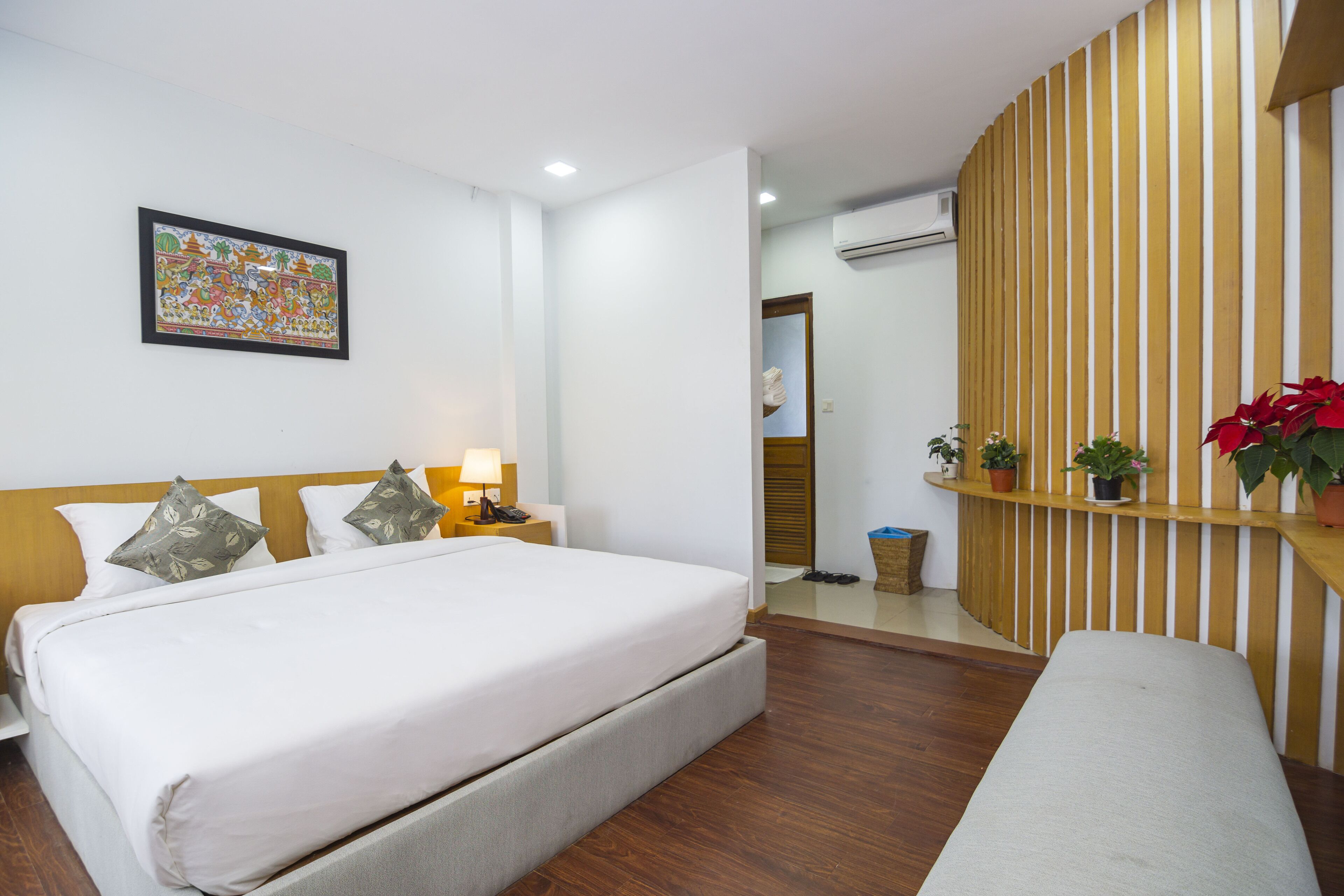 deluxe double room | 1 bedroom, minibar, desk, blackout curtains